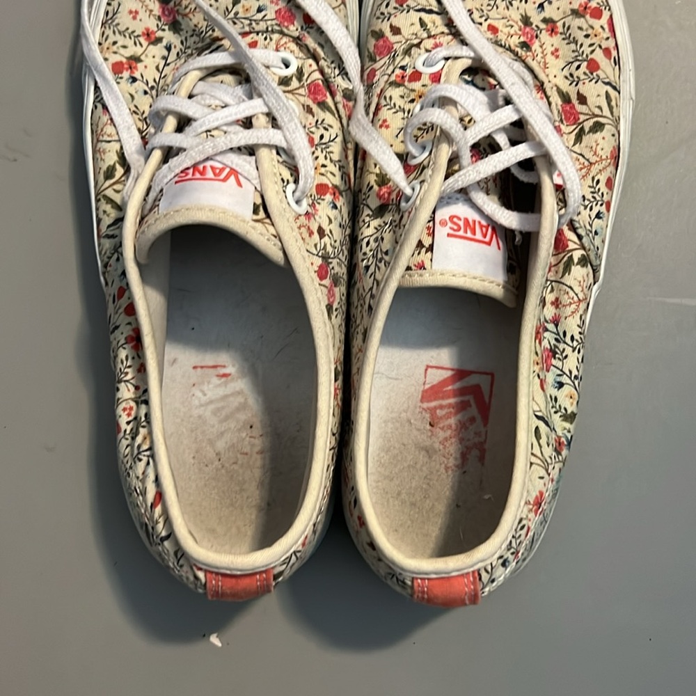 Vans - Picture 8 of 10